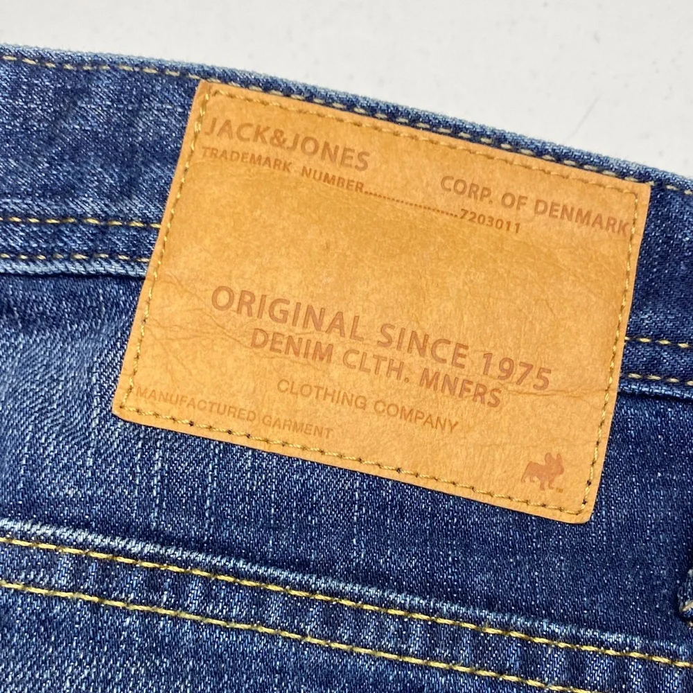 Jack & Jones Classic Blue Relaxed Jeans - Picture 12 of 12